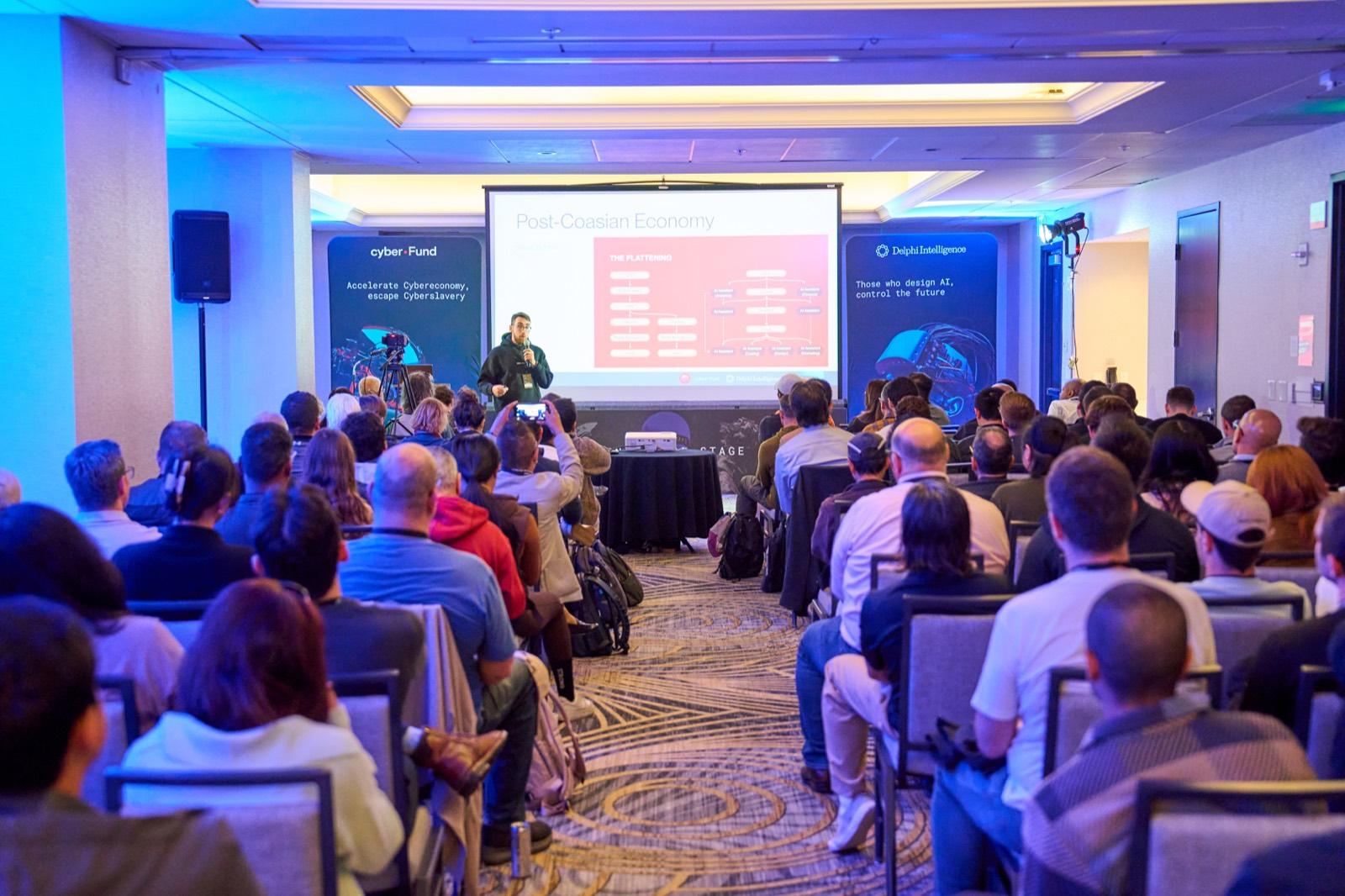 A packed room of attendees at the dAGI Summit